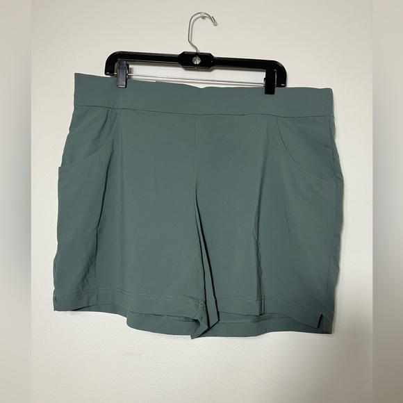 NEW!!! Columbia Omni shield Women’s Shorts Sz XL Olive Green Outdoor‎ Hiking - Picture 1 of 9